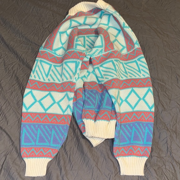 Vibrant Geometric Crewneck Sweater - Picture 5 of 10